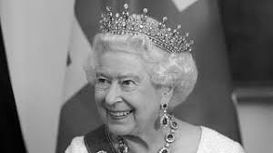Zemřela královna Alžběta II., uctili jsme její památku minutou ticha.